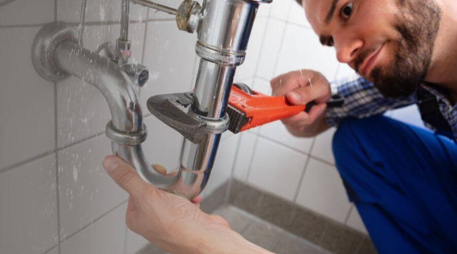 Expert burst pipe repair services in Riverton, NE